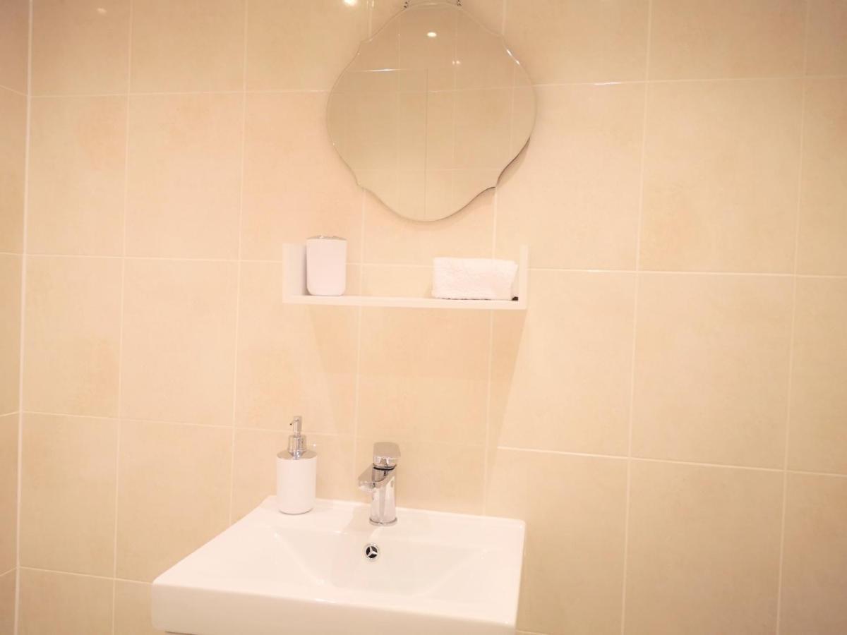 Clifton Court Hemel Apartment Хемел Хемпстед Екстериор снимка